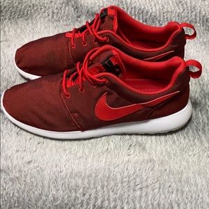 Men’s Size 12 Nike Roshe Premium 'University Red'